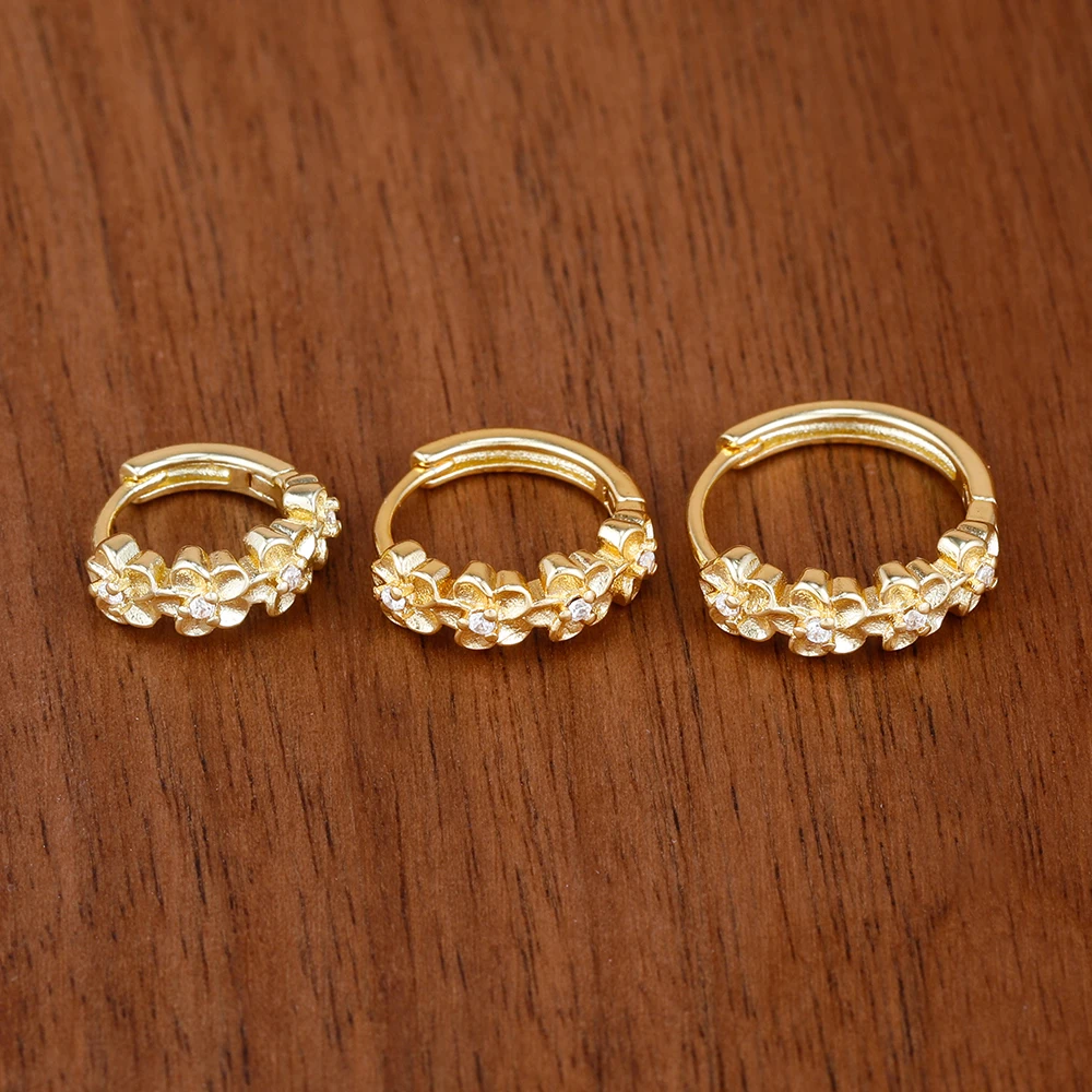 3-teiliges Set modischer Zirkonia-Blumen-Creolen für Damen, Vintage-Pflanzenmuster, elegantes Schmuckstück für Verlobung oder Geburtstag, Geschenk, 8/10/12 mm. – Detail 2