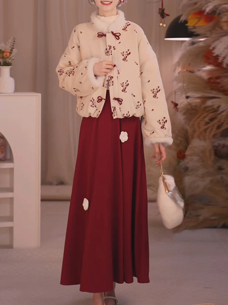 

Красный китайский женский комплект из двух предметов: зимняя новинка, хлопковая куртка на пуговицах и юбка, повседневная одежда, подходит для офиса и дома...