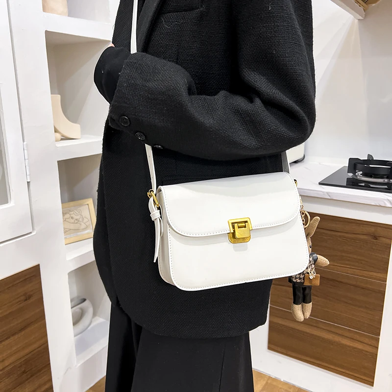 Neutral Style Bags Are Suitable for Daily Commuting and Office Use They Include Fashionable Shoulder Bags and Crossbody Bags.