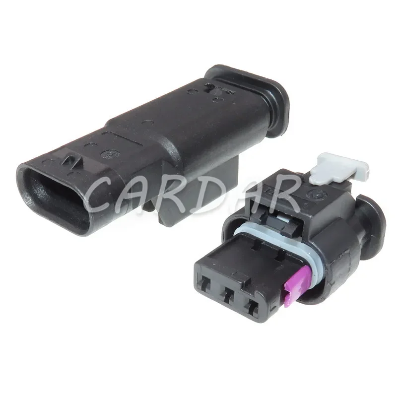 Tyco Amp 3 Pin 1718…