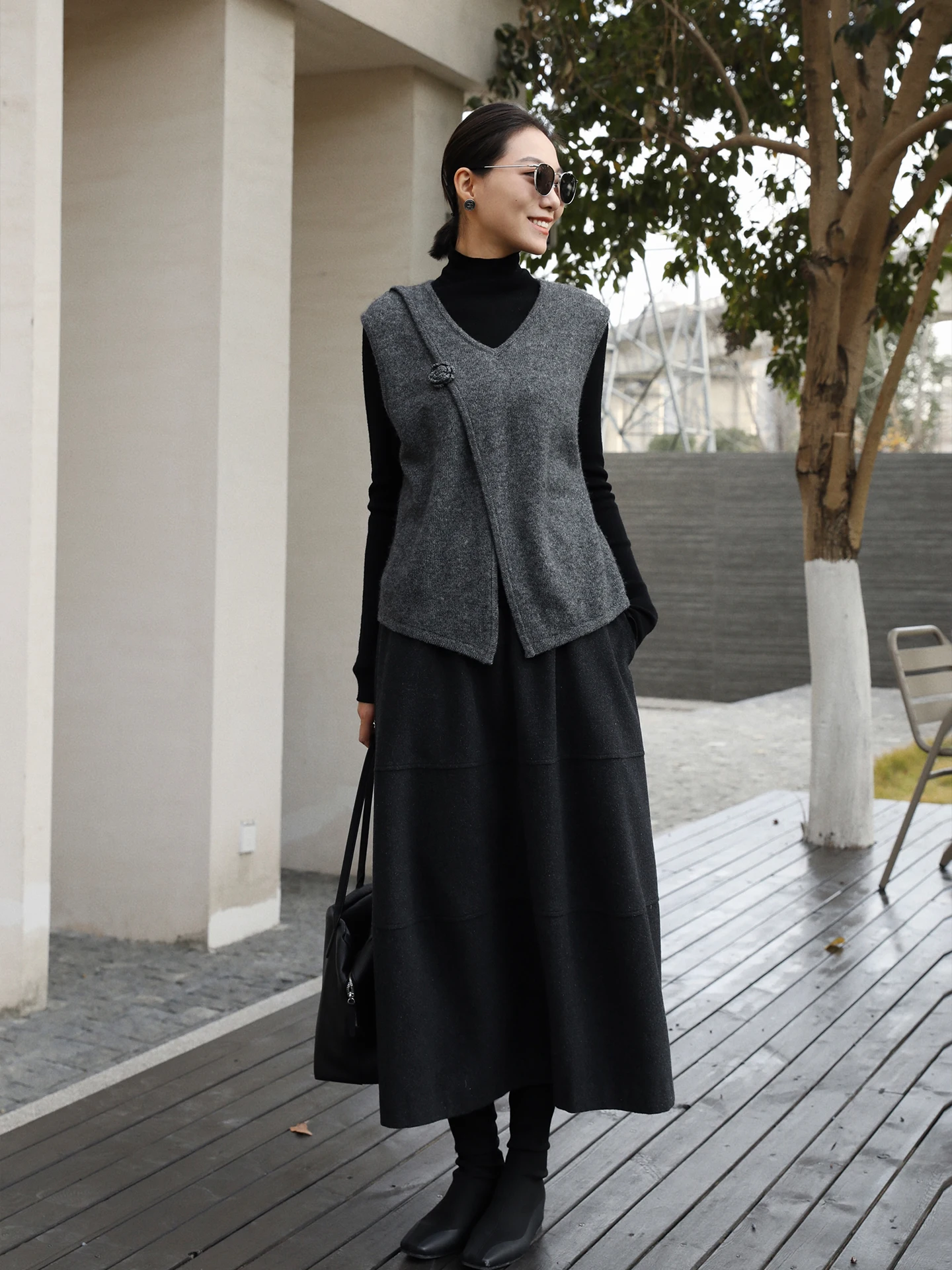 

Warmth Knitted Sweater with Folded Flowers Irregular Design Inner Wear for Women Cow Wool Blend Vest for Daily Use