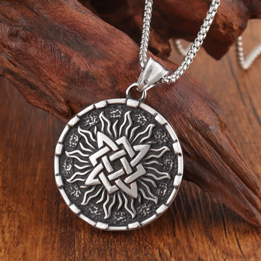 Vintage Viking Rune Flame Medal Pendant Charm Men\'s Necklace Fashion Christmas Valentine\'s Day Gift Protector Jewelry Accessorie