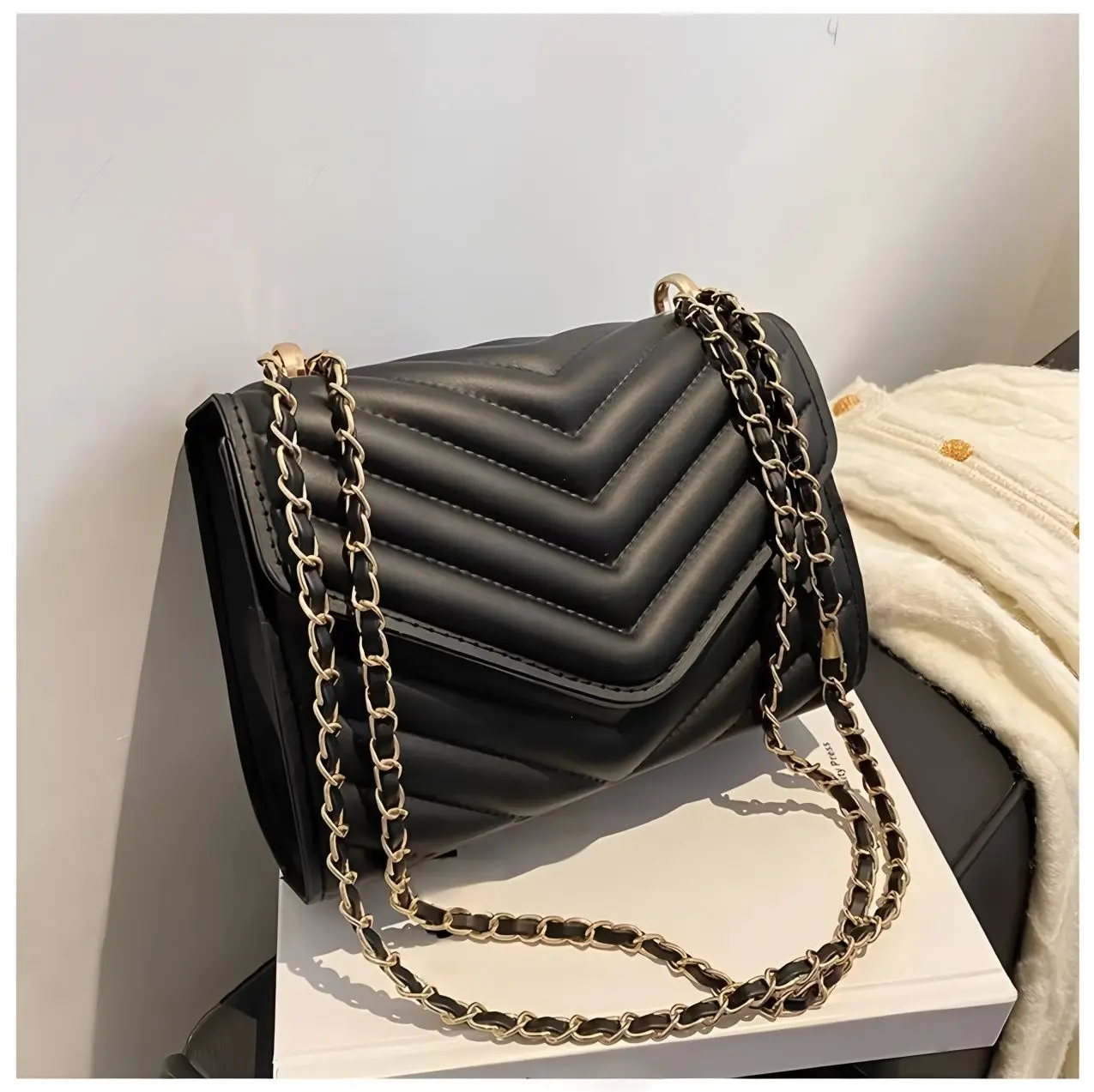 

Small Square Crossbody Bags for Women, Diamond Chain Shoulder Bags, Large Capacity, Vintage Handbag, Monochromatic