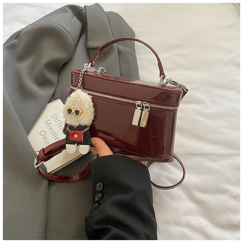 

Solid Color Leather Simple Casual Handbag 2025 New Women's Small Square Bag Summer Fashion Temperament High-end Shoulder Bag