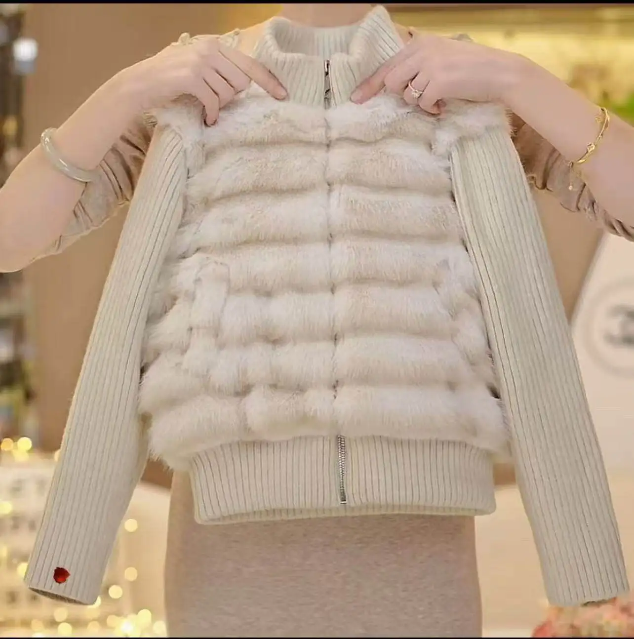 

Вязаная куртка для девочек, с искусственным мехом и утеплением, новинка осени/зимы, стильный пушистый свитер, зимний утепленный топ для девочек