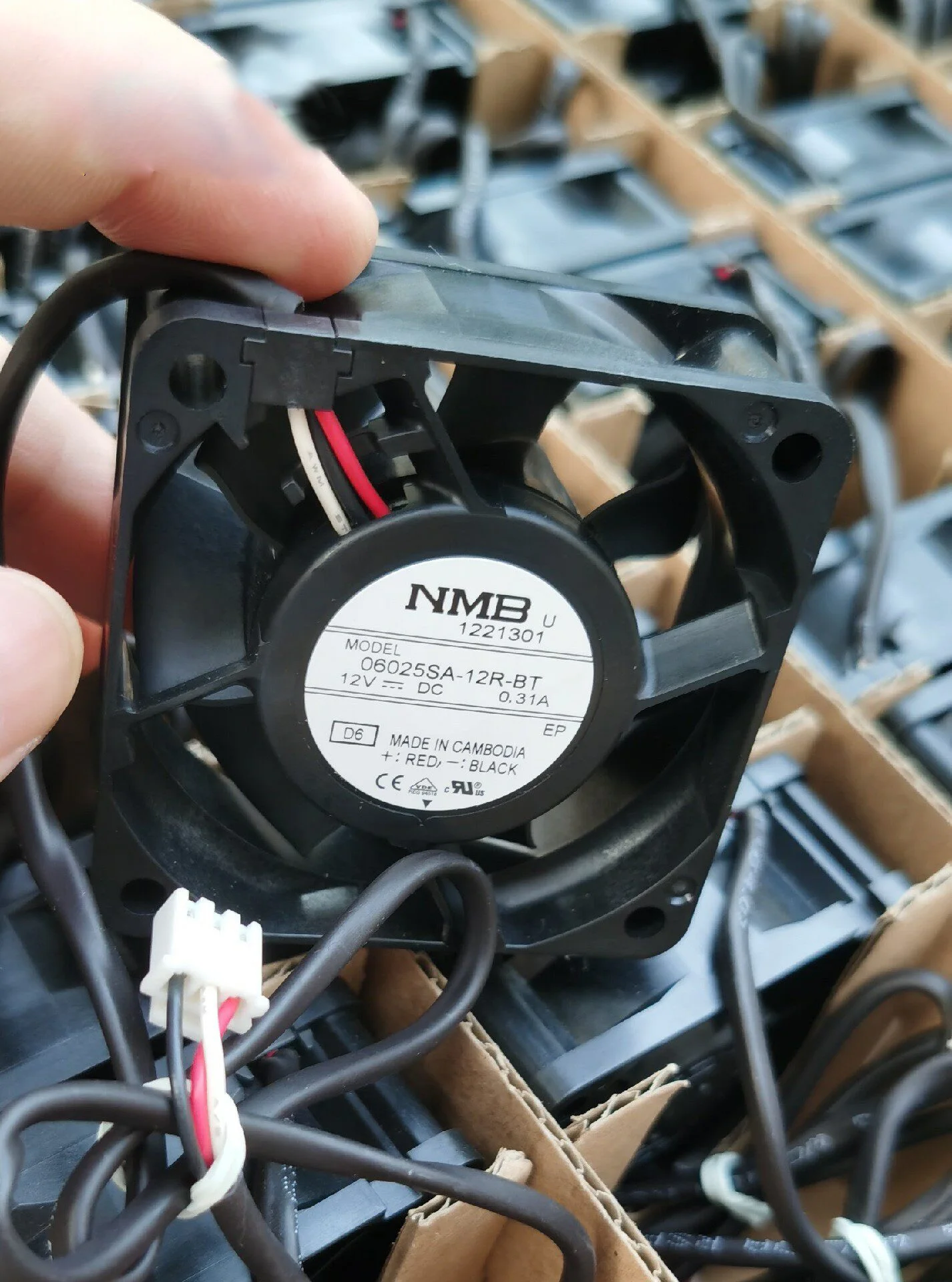 

Оригинальный вентилятор охлаждения 06025SA-12R-BT 12V 0.31A 6025 с тремя проводами для сигнализации