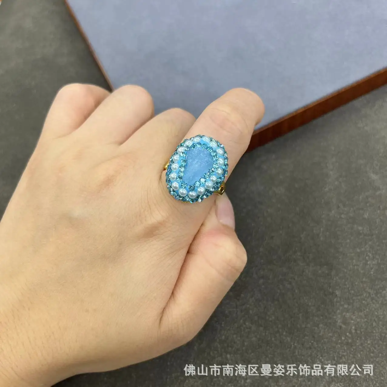 

Natural aquamarine rough stone medieval pearl inlaid ring personalized jewelry live stream supply wholesale rings