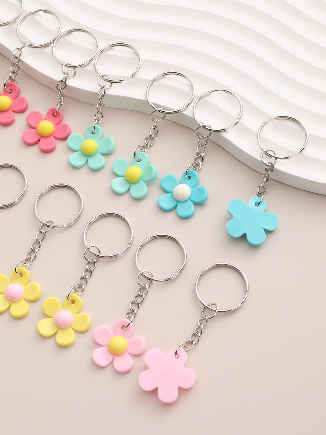 16pcs PVC Sun Flower Keychain Fashion Cute Cartoon Colorful Bag Key Chain Keyring Ornament Bag Purse Charm Accessories Easter