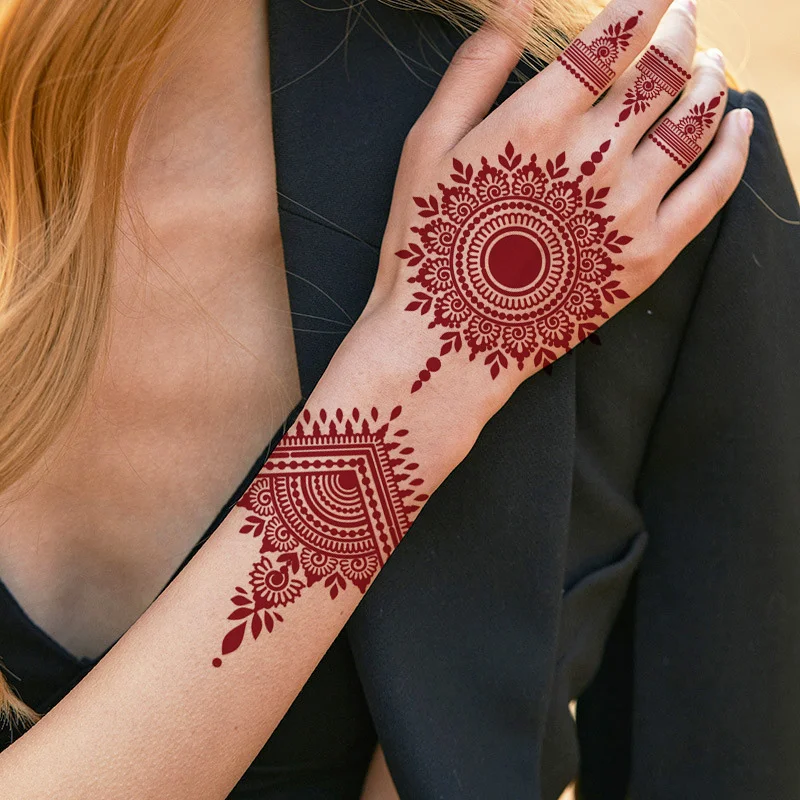 Adesivi per tatuaggi all\'henné in pizzo rosso per donne Tatuaggi temporanei marroni impermeabili per mano Tatuaggi finti con design Mehndi per