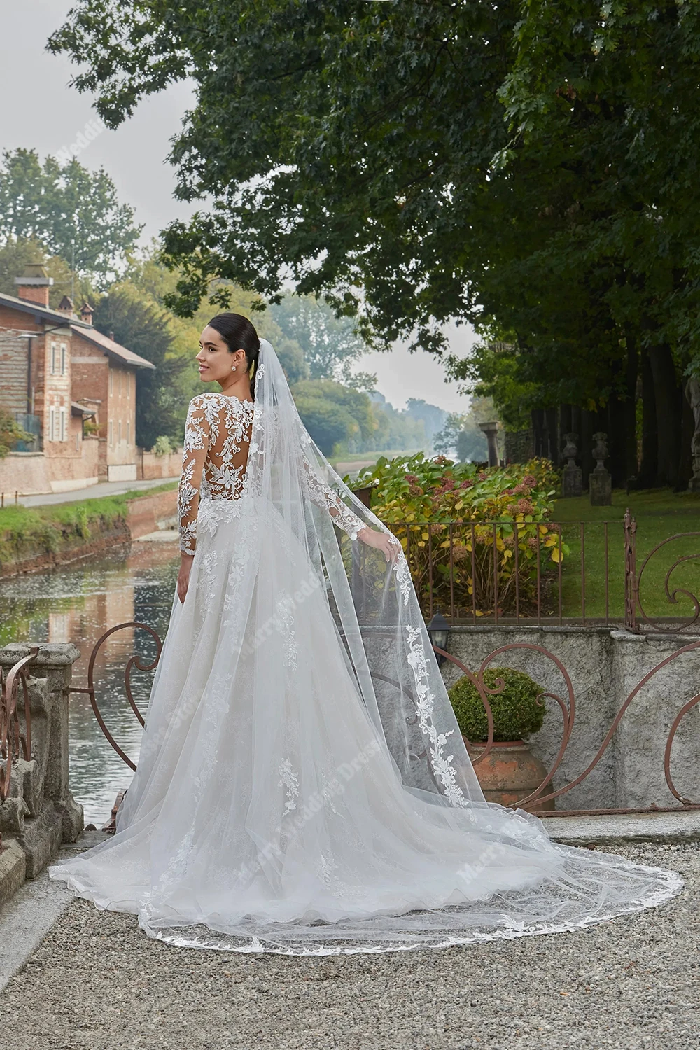 2026 Abiti da sposa squisiti personalizzati con scollo a V per le donne Romantico vintage Tulle A-Line Illusion Applique in pizzo Vestido De Novia