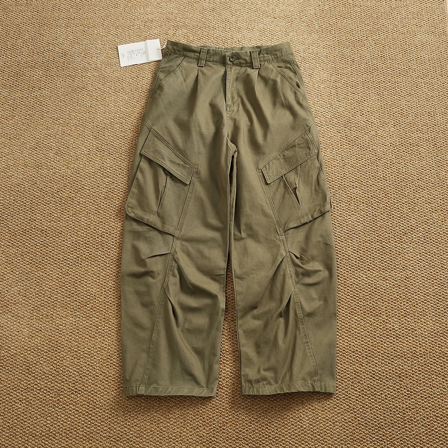 

Мужские широкие повседневные брюки, свободные хлопковые брюки, прямые брюки в стиле ретро осень и зима с трехмерным пошивкой спецодежды.