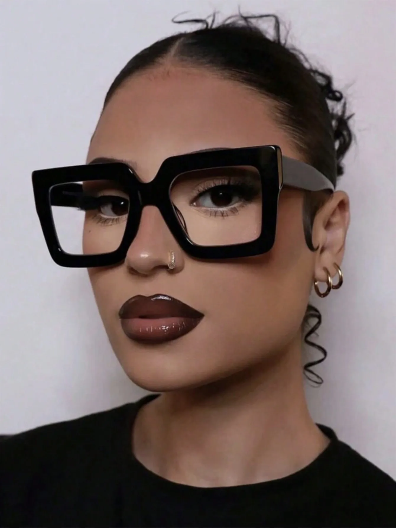 1 par de gafas de sol con montura cuadrada de plástico negro para mujer, estilo callejero, moderno, retro, a la moda, con parte superior plana, adecuadas para citas