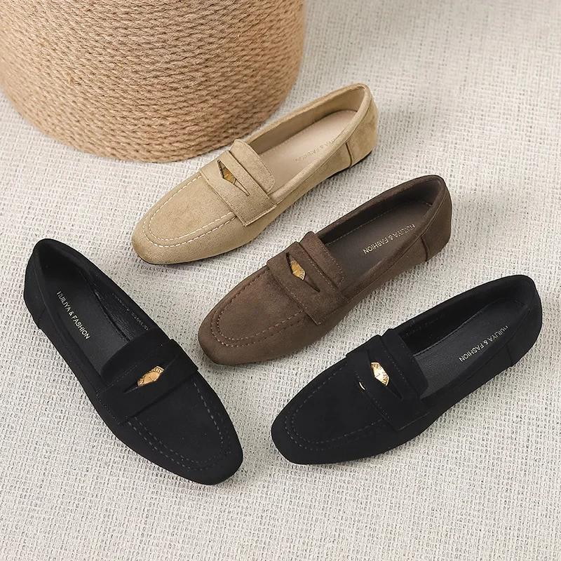 صنادل ماري سوداء صغيرة من Miu، أحذية بدون كعب سميكة من الجلد على الطراز البريطاني، أحذية مسطحة للنساء من الصين