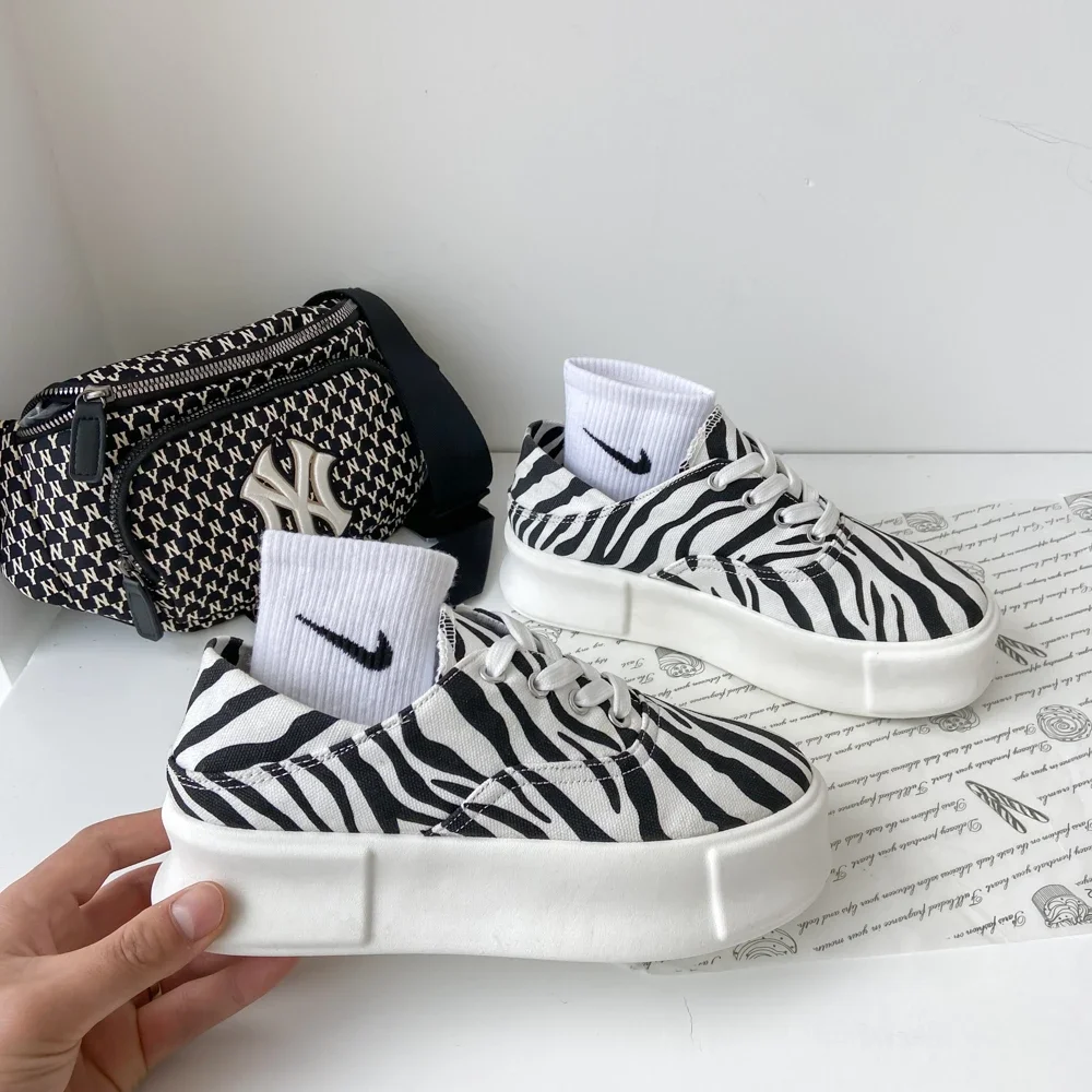 

2024 Summer Fashion Leopard Pattern Women's Canvas Shoes Zebra Pattern Breathable Sports Shoes Comfortable Thick soled Shoes