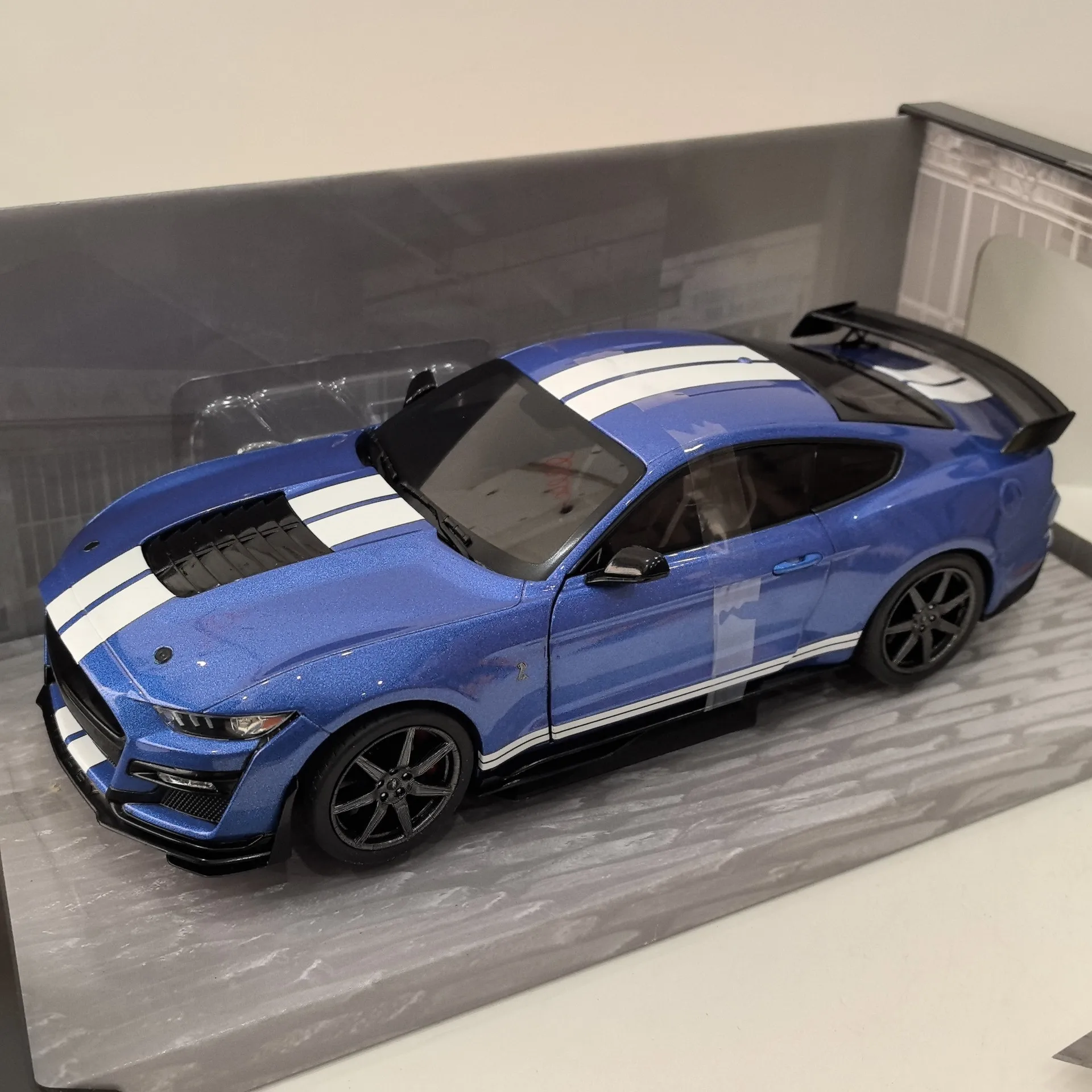 

Diecast SOLIDO 1/18 Scale FORD SHELBY GT500 2020 Alloy Car Model Collectible Toy Gift Souvenir Display Ornaments