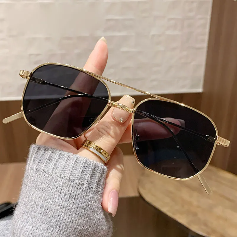 Fashion Women Sunglasses 2024 Luxury Metal Trendy Eyewear Brand Design Vintage Men Square Sun Glasses Mirror