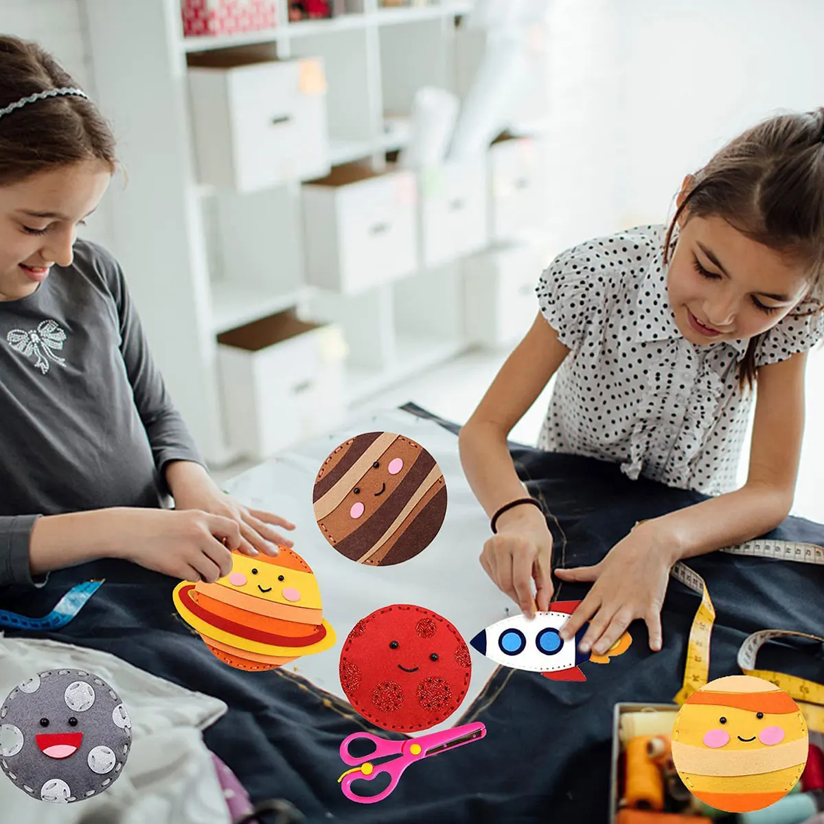 ชุดเย็บผ้าฝึกทักษะกล้ามเนื้อมัดเล็ก ชุดเย็บผ้า DIY ระบบอวกาศ ชุดงานฝีมือเสริมพัฒนาการเด็กเล็ก ชุดเย็บผ้าปริศนาเสริมสร้างความคิดสร้างสรรค์