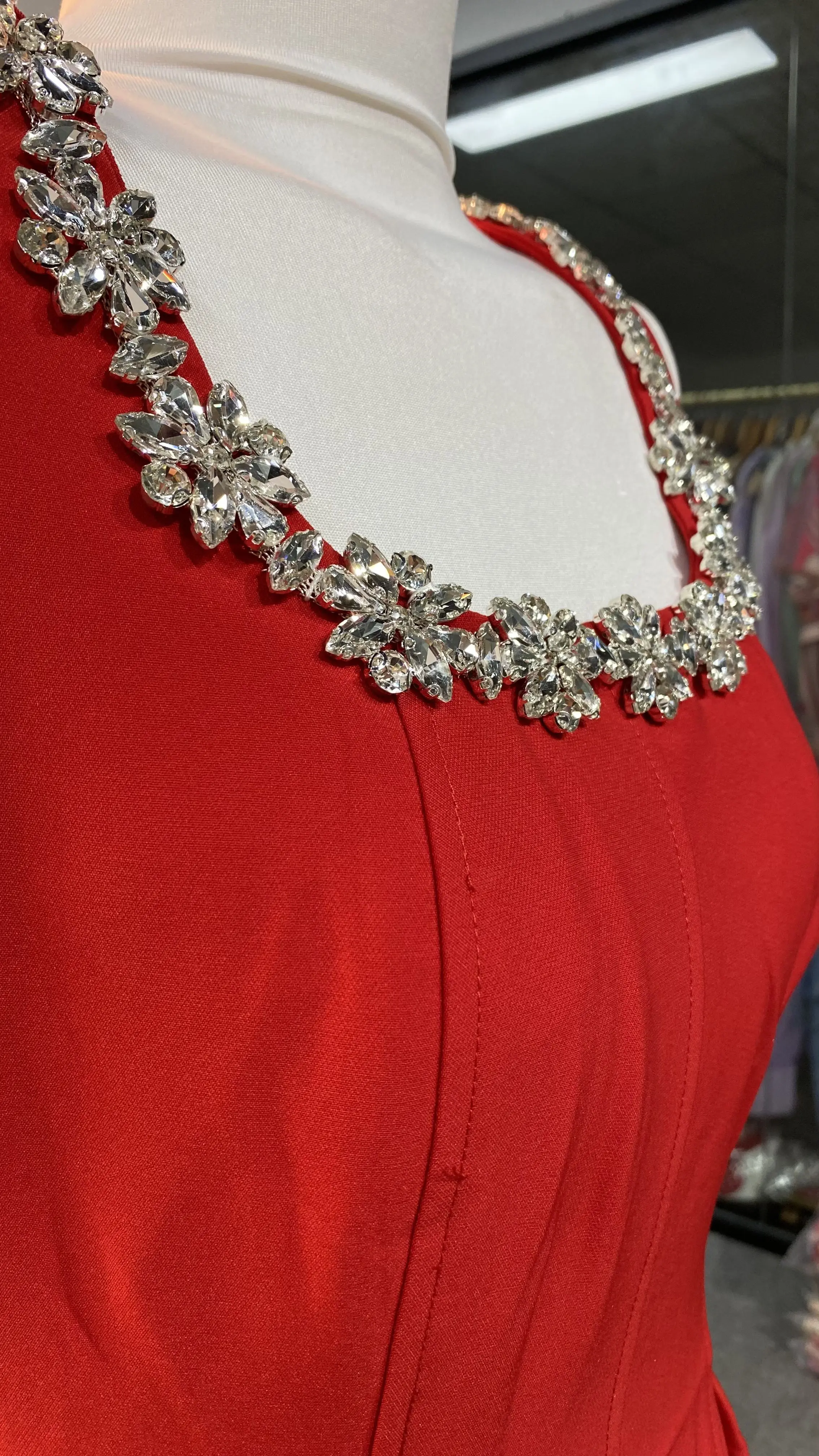 ソリッドカラー夏の女性のエンパイアセクシーなレッドビーズスクエアネッククリスタルダイヤモンドバックレスウェディングパーティープロム-GZMM235