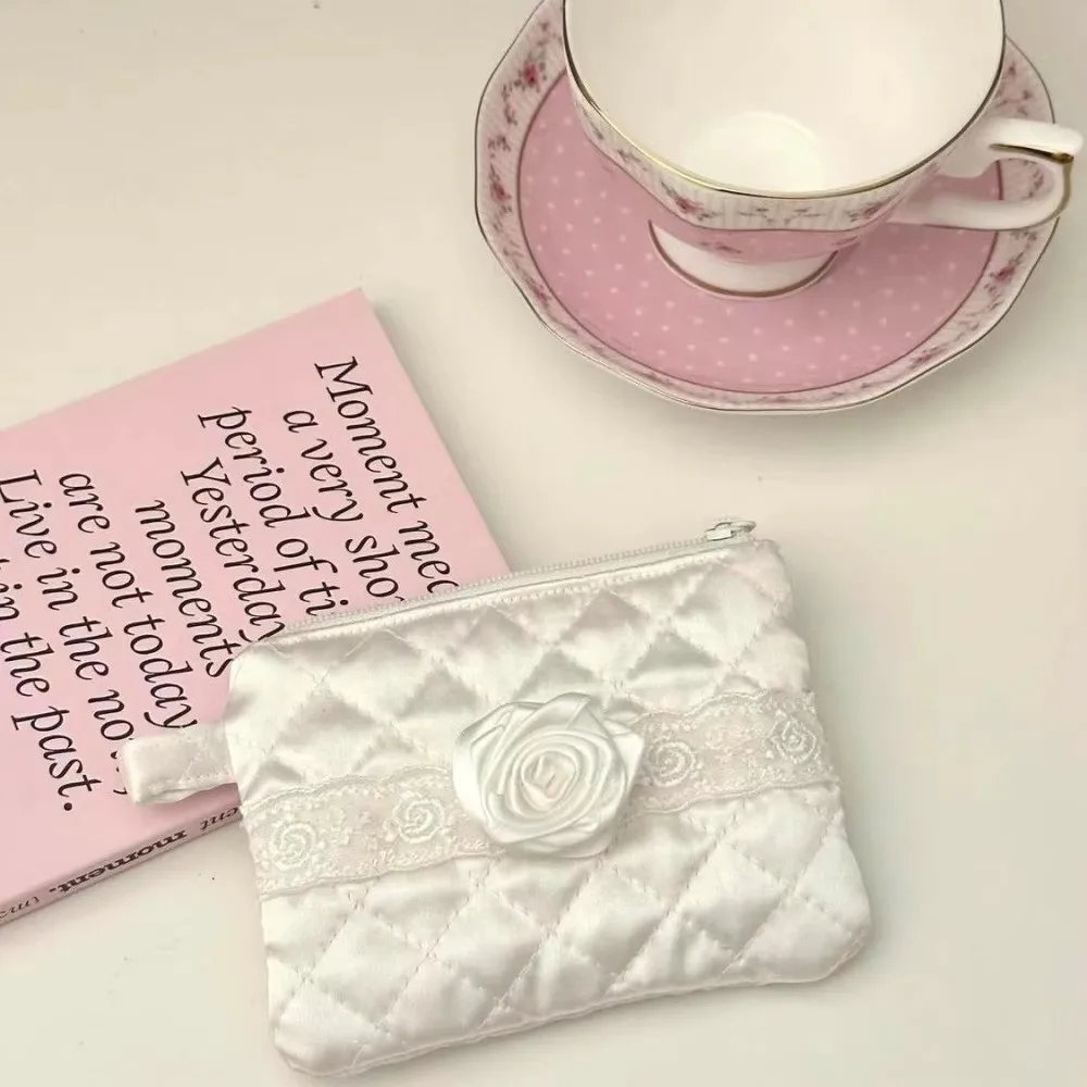 Vintage Satin Quilted Mini Makeup Bag Soft Floral Lace Trim Lipstick Storage Pouch Zipper Jewelry Storage Pouch for Ladies