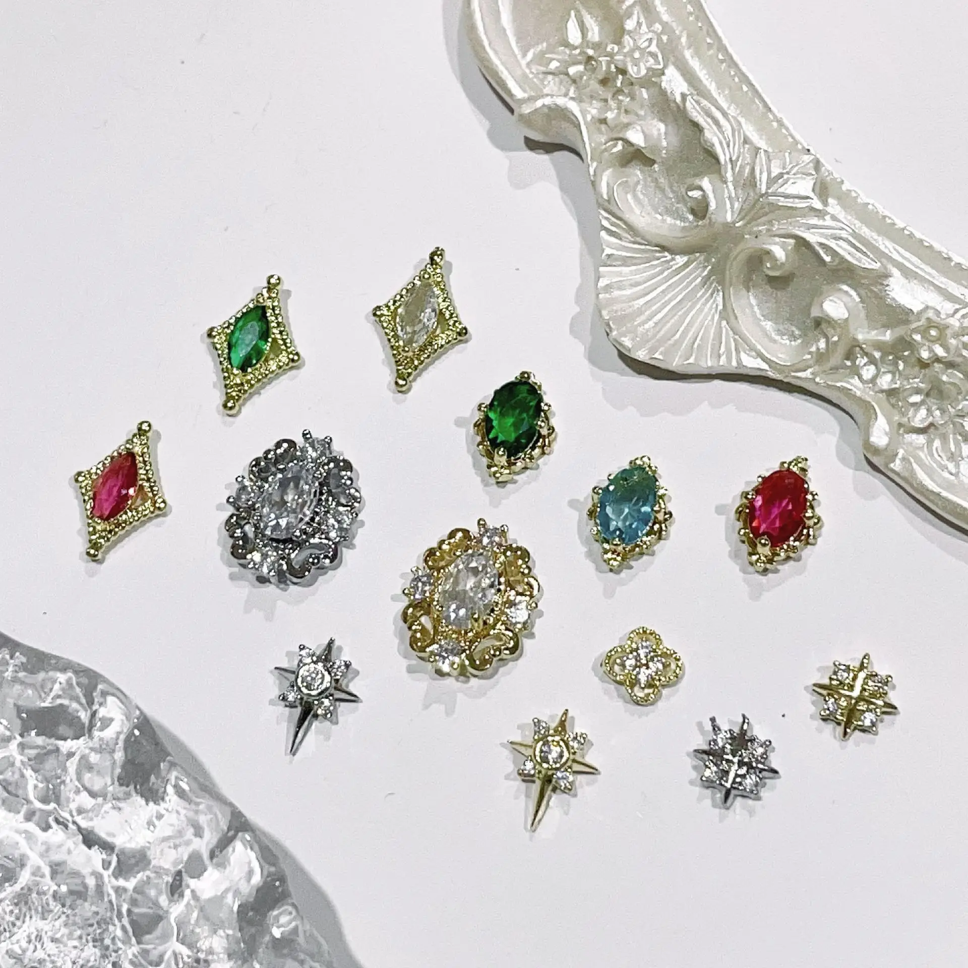 5 ชิ้นหรูหรา Retro Zircon เครื่องประดับเล็บ Art Palace เล็บ DIY อุปกรณ์ตกแต่งเล็บ Charms