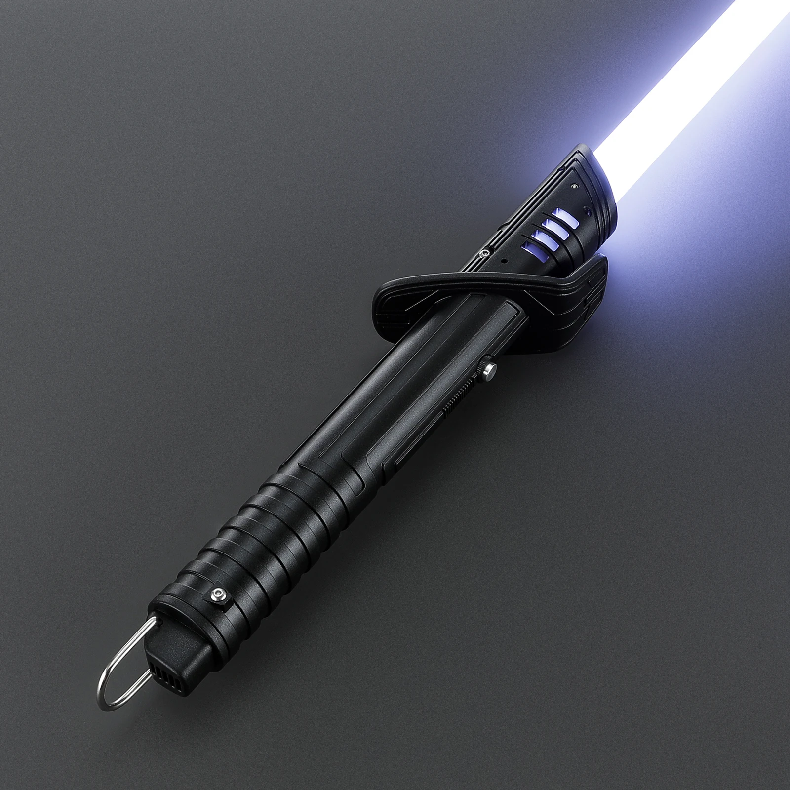DamienSaber Dark Saber Force, Sable de Luz para Duelos Pesados, Versión Simplificada, Empuñadura Metálica, Cambio Infinito de Color con 34 Sonidos