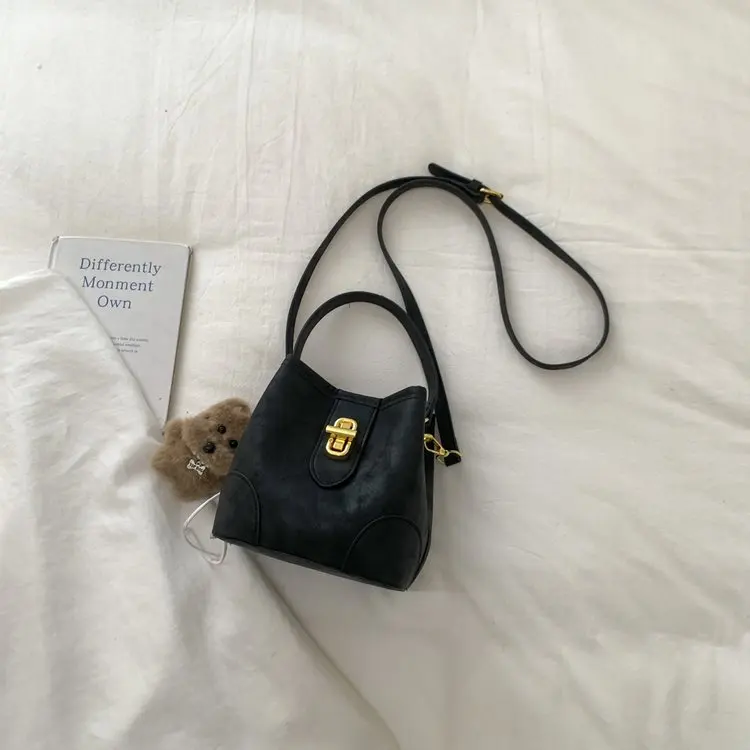 

2026 New Vintage Tote Bag Luxury Women Backpack Large Capacity Daily Commute Shoulder Bag