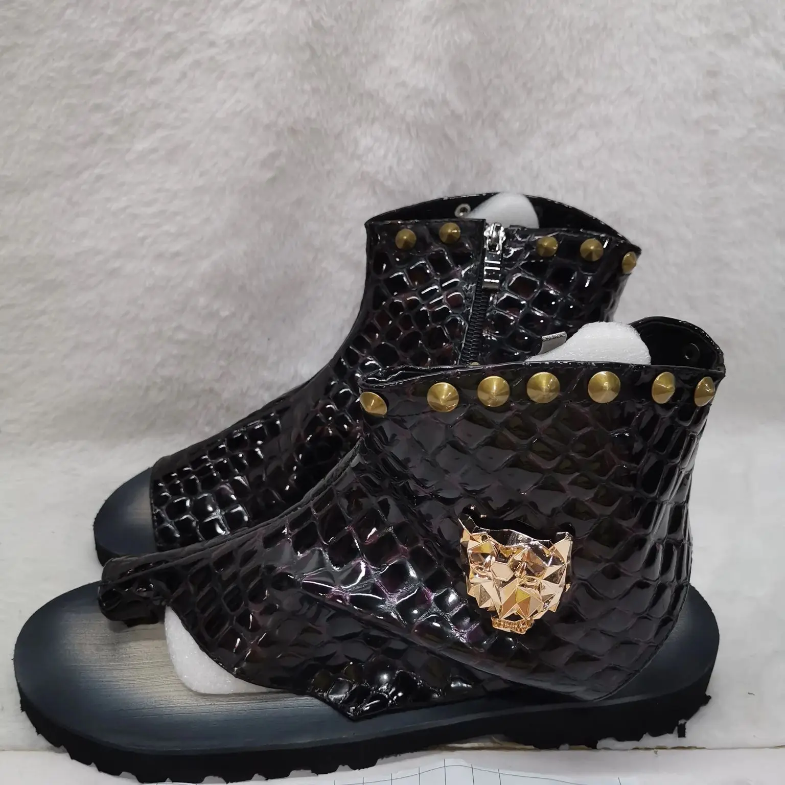 

Punk Rivet Metal Decor Cool Boots Roman Style Snakeskin Pattern Flip-Toe Sandals for Men Summer Breathable Male Leisure Shoes