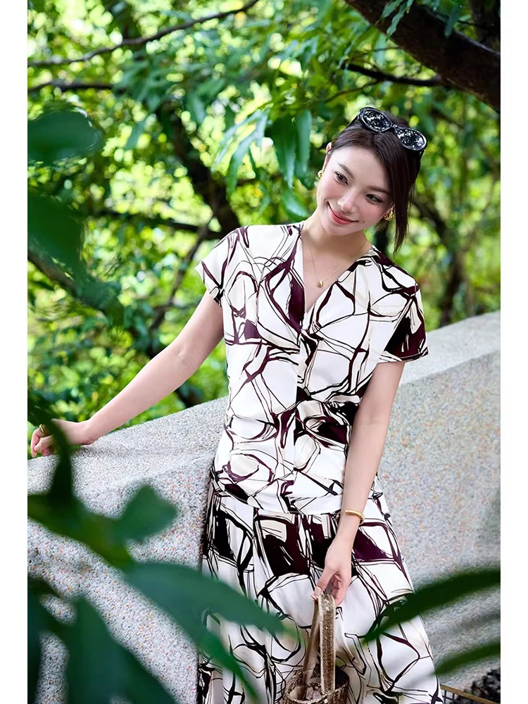 

Комплект из шелкового топа с длинными рукавами и юбки Manman: топ с завязками на талии и юбка с абстрактным узором в стиле художественной живописи, для женщин, на все сезоны