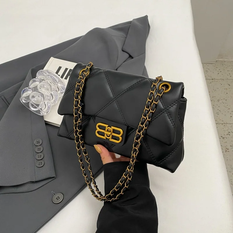 

2025 Новая женская сумка на цепочке в стиле ромба в стиле ретро — кожаная маленькая квадратная сумка, плечо и через плечо для путешествий на открытом воздухе