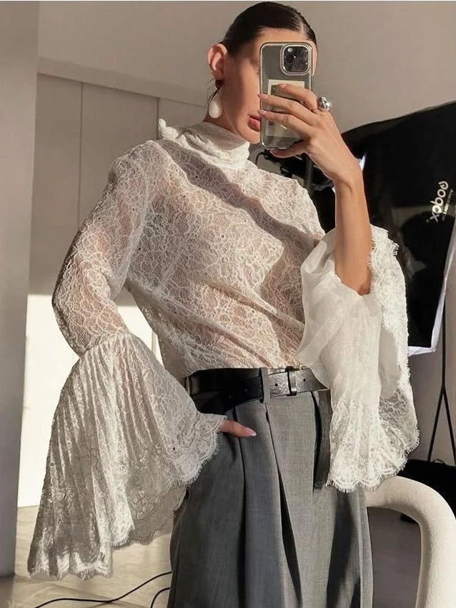 

Sexy Lace irt with Pleated Sve And Flowing Collar Faionable Slimming Top for Young Women Chinese Sle Long Sve Blouse