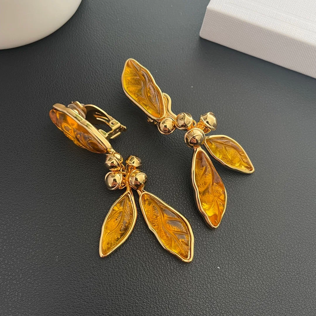 Earrings Light Luxury Fashion Retro Simple Maple Leaf Ear Clip For Women Aretes De Mujer Pendientes Boucle D’Oreille Orecchini