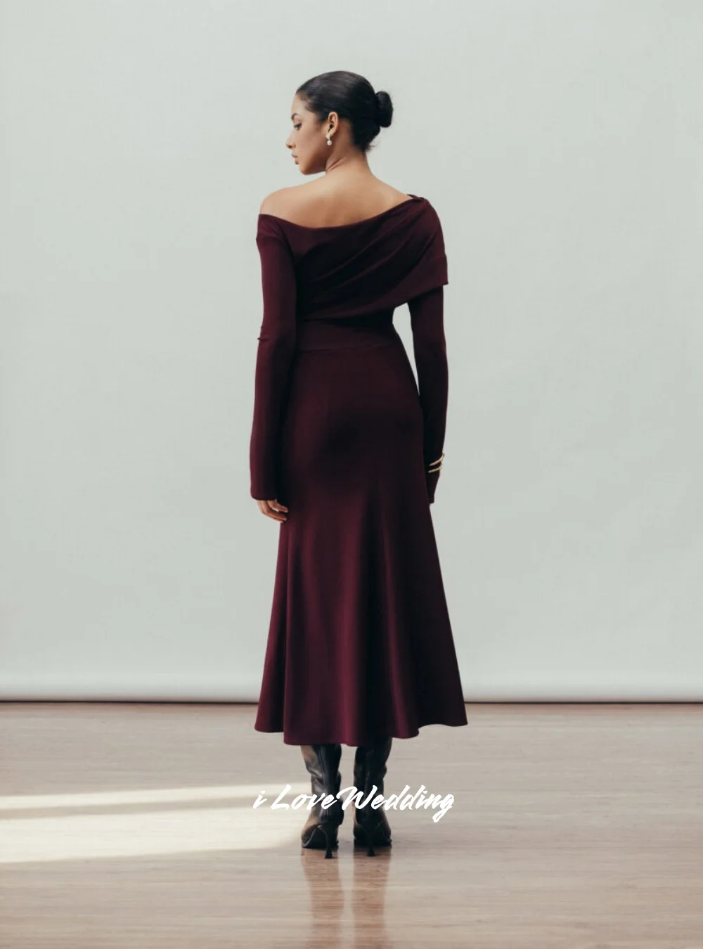 فستان سهرة عنابي مكشوف الأكتاف 2025 من الساتان بأكمام طويلة على شكل حرف a بطول الشاي للحفلات الراقصة مطوي فساتين حفلات الزفاف حسب الطلب