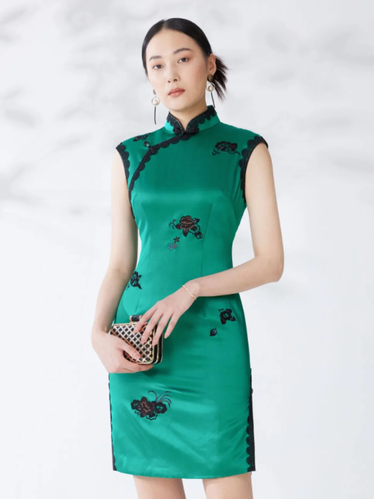 

Шёлковый костюм «Эле Тиенед» с вышивкой, приталенный, однотонный, в традиционном китайском стиле, для женщин