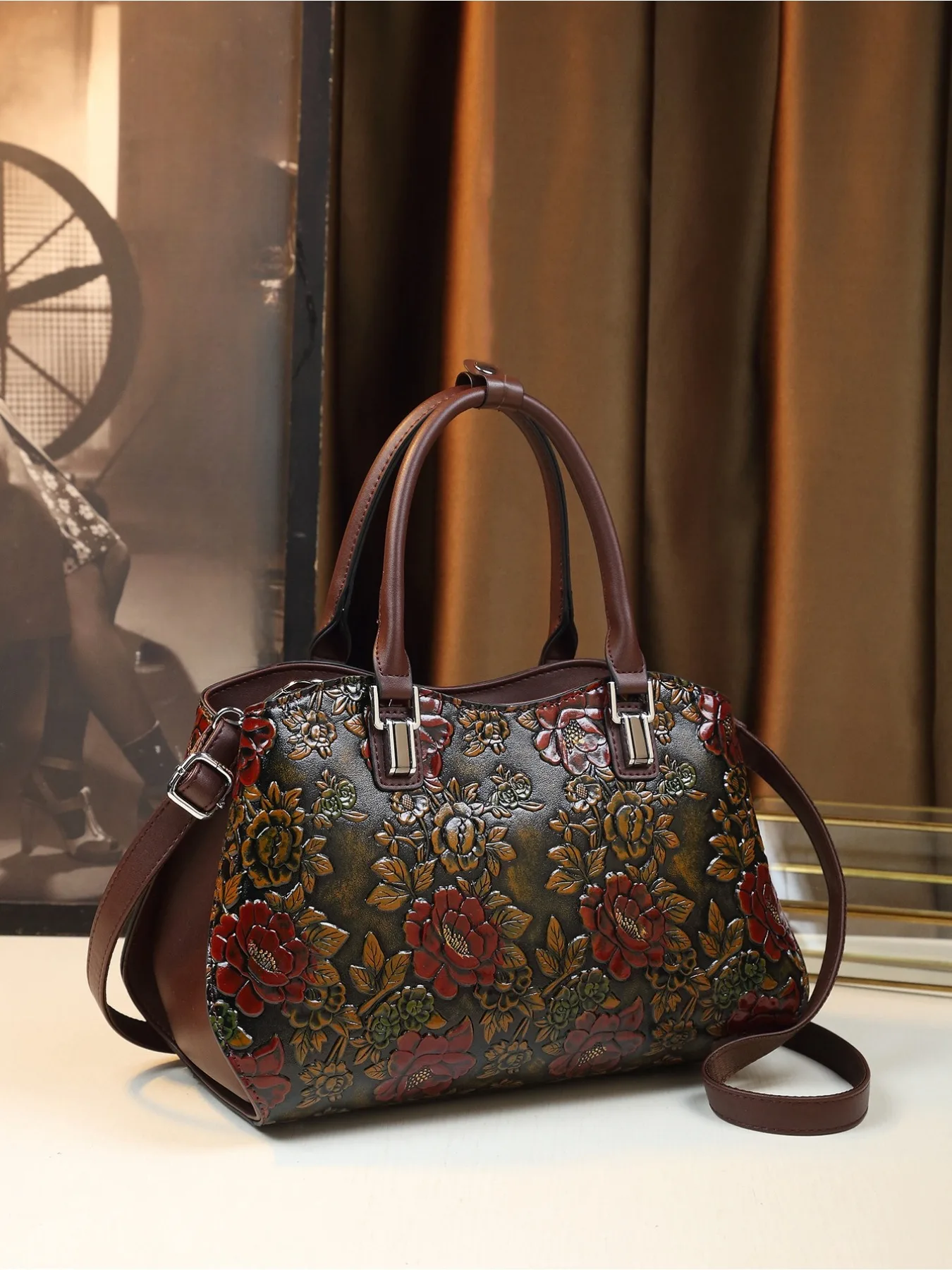 

European and American retro flower pattern mature women's handbag bag commuter bag relief feeling hand-painted colored
