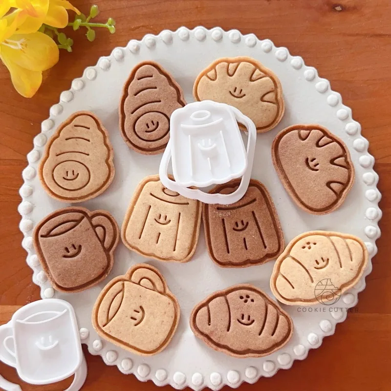 Cute Chestnut Bread Cookie Mold Cartoon Croissant Toast Shaped Biscuit Vegetable Cutting Die Kids Lunch Baking Mold Kitchen Tool