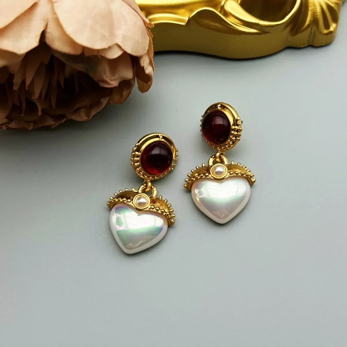 

Vintage French vintage heart pearl temperament design niche high sense earrings