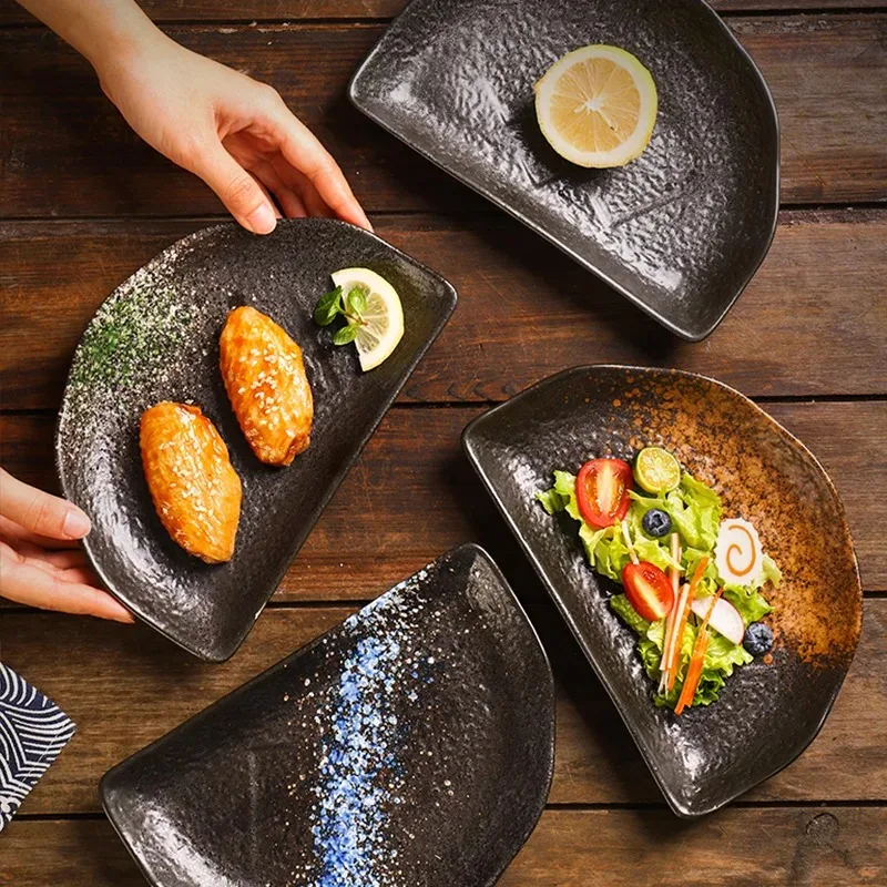 Plato de media luna estilo japonés y coreano, plato creativo para restregar huesos, plato para sushi y aperitivos para restaurantes y hoteles.