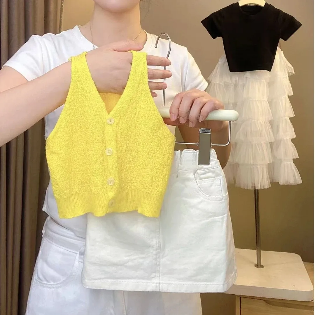 

Girls' Korean Summer Set 2025 New Style Children's Baby Stylish Ice Silk Vest Half body Short Skirt Set