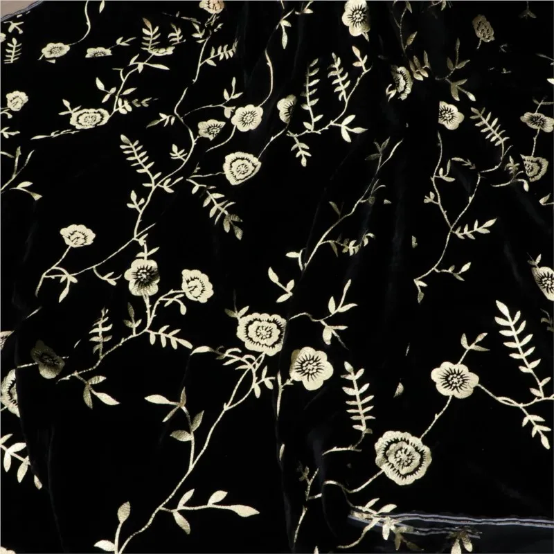 

High-quality women's fabric for shirts nightgowns and cheongsams made of woven silk gold-embossed viscose velvet