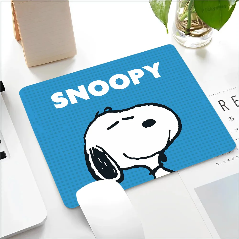 S-Snoopy Cartoon Cute Mousepad Small LockEdge Mouse Pad For Gamers Computer Desk Pad Rectangular Anti-slip Rubber