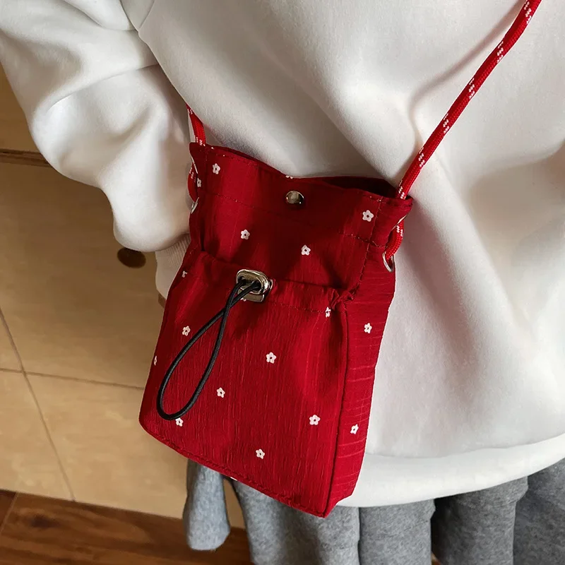 Creative Wrinkle Bag New Fashion Trendy Crossbody Bag Versatile Single Shoulder Phone Bag Storage Decoration