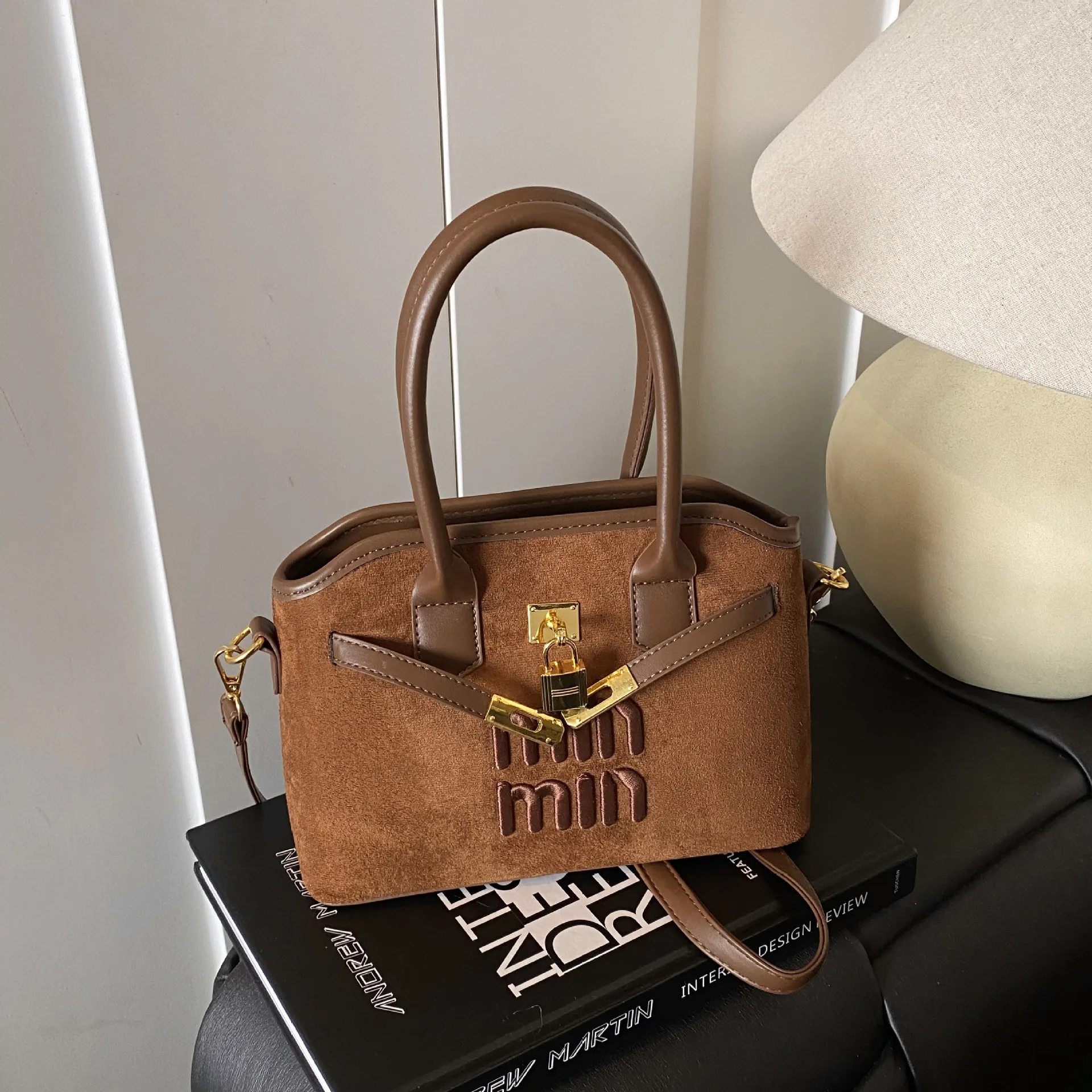 

2025 Niche Matte Tote Bag, Spacious Shoulder Purse for Women, Minimalist Crossbody Tote, Chic Day-to-Night Bag, Textured Sling