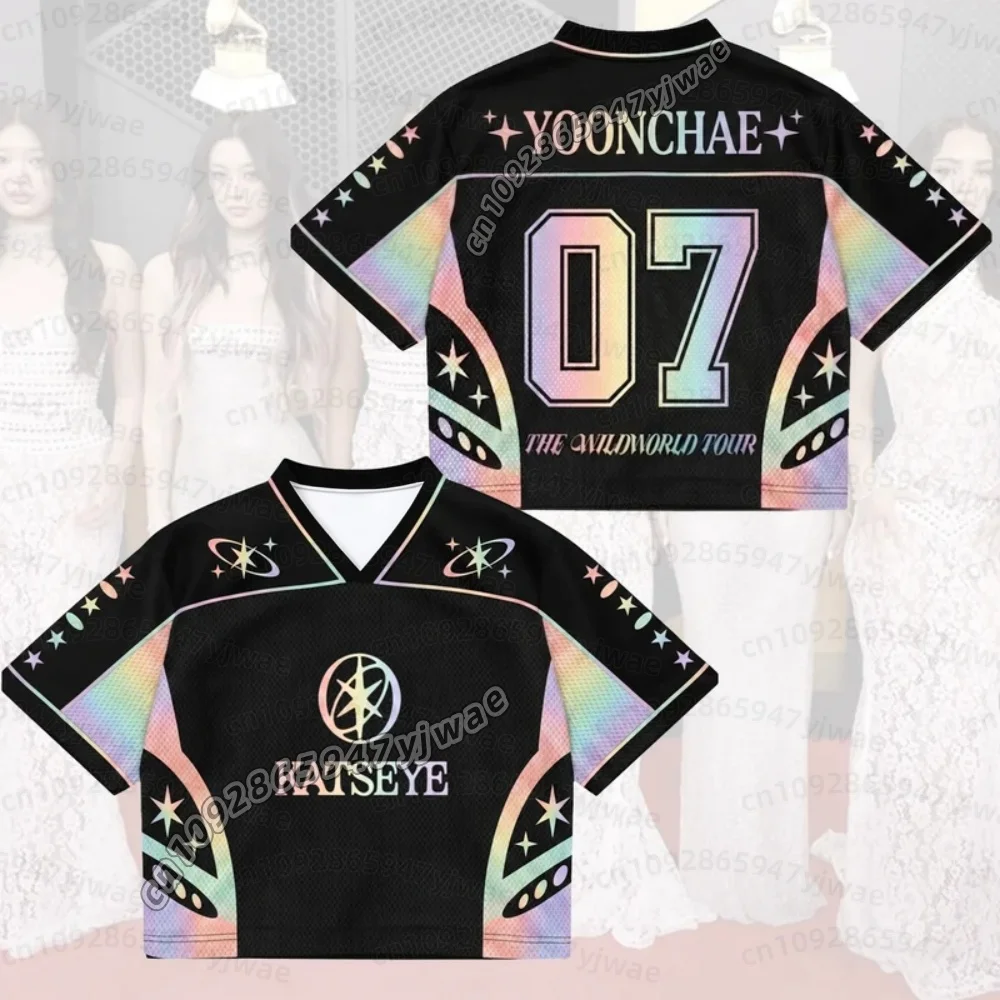 26 Sommer Purple Flame KATSEYE The Wild World Tour, gemischtes Mesh-Trikot, Merchandise, Geschenk für Manon-Fans, Trikot, T-Shirt für Kinder und Eltern. – Detail 9