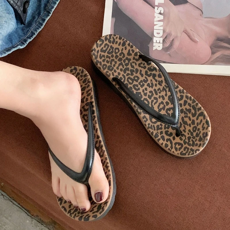 

2025 New Leopard Flat Flip Flops For Women Indoor Beach Slippers Soft PVC Anti-slip Female Summer Shoes Slip-on Fashion Sandals