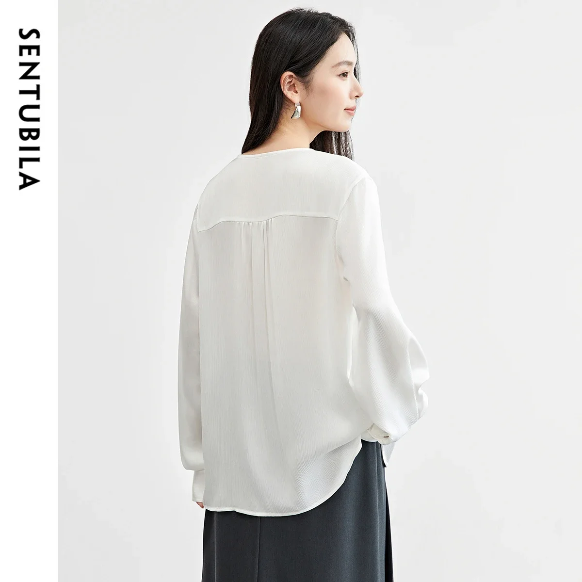 SENTUBILA White Women's Blouses Casual Straight V Neck Folds Long Sleeve Slit Comfort Pullover Tops 2025 Spring New 151C58124