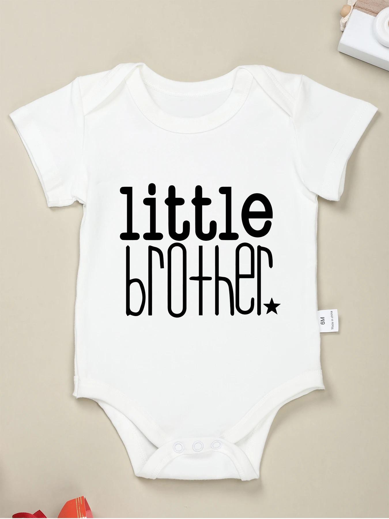 Little Brother Print Cuter Baby Boy Onesie Outdoor Style Y2k Minimalist High Quality Newborn Bodysuit Infant 0-24M Trend Clothes