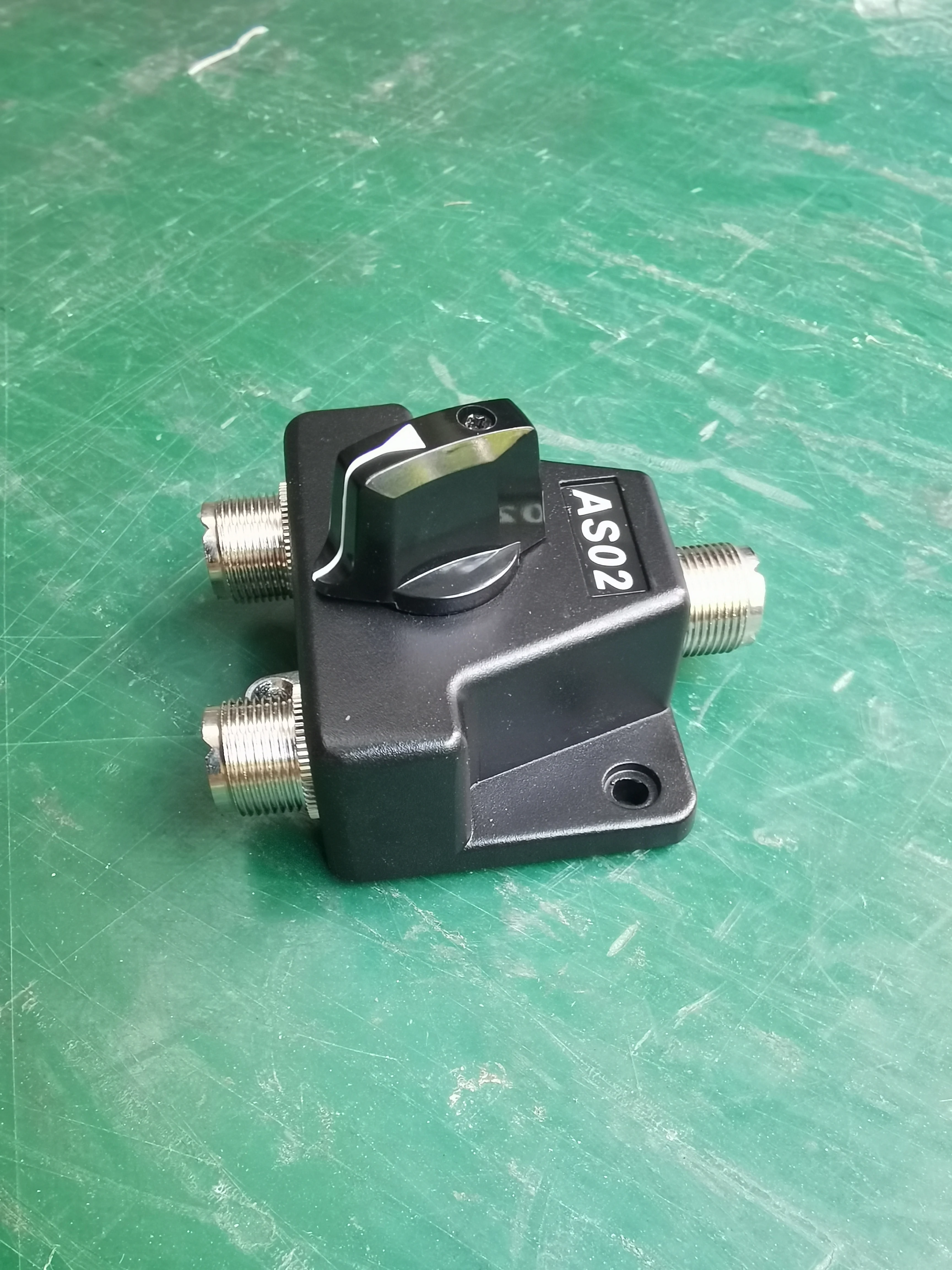 

AW01 HF VHF UHF 2 Way SO239 Coax Antenna Switch AS02 with lightning protection