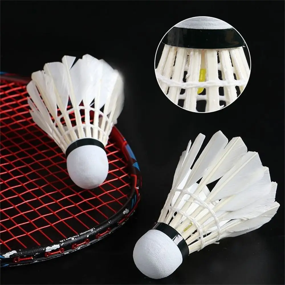 Ciemna noc LED Badminton Luminous Foam Head Lighting Badminton Trwały kolorowy świecący lot Sporty na świeżym powietrzu