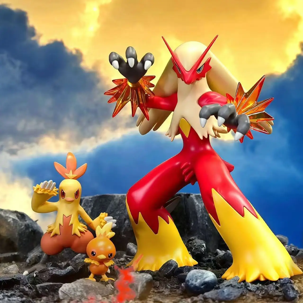 Anime Pokemon Figure Blaziken Evolutionary Group Action Figures in PVC Collezione Modello Giocattoli Regali