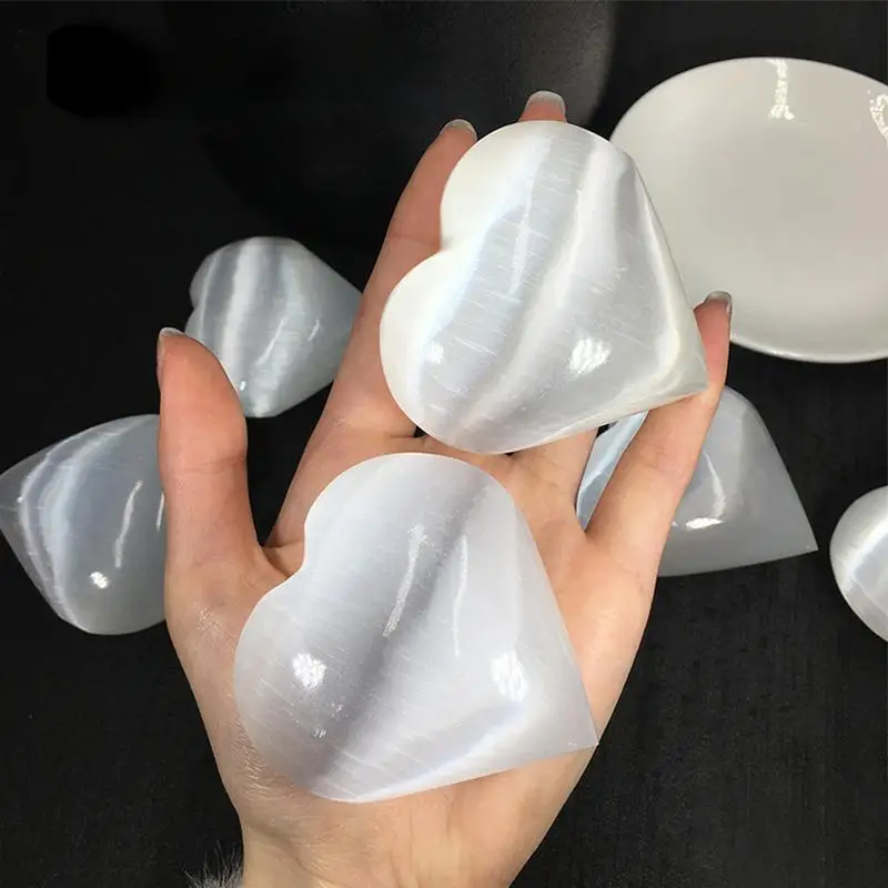 Natural White Selenite Hand Carved Gypsum Heart Crystal Healing Stone For Decoration Cat Eye Gypsum Carved Heart Home Decoration